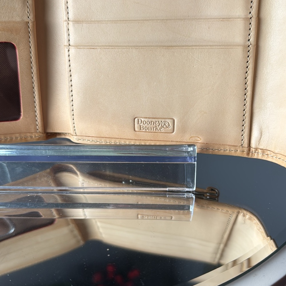 EUC Dooney & Bourke leather and canvas monogram wallet with kiss lock on back - Picture 4 of 8